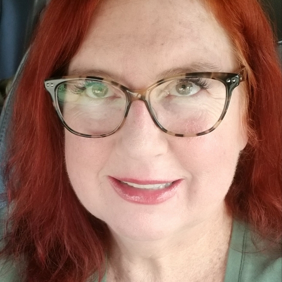 Meet your Posher, Kim - Picture 3 of 5